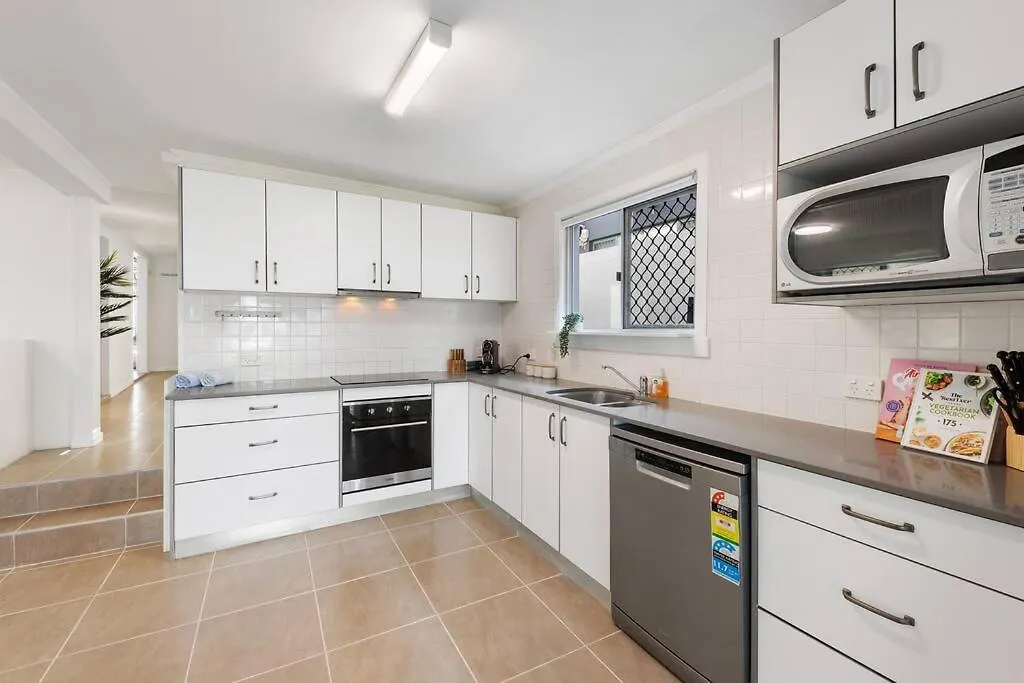 Seaside Serenity Exclusive Beachfront Escape Gold Coast 0*,  Austrália